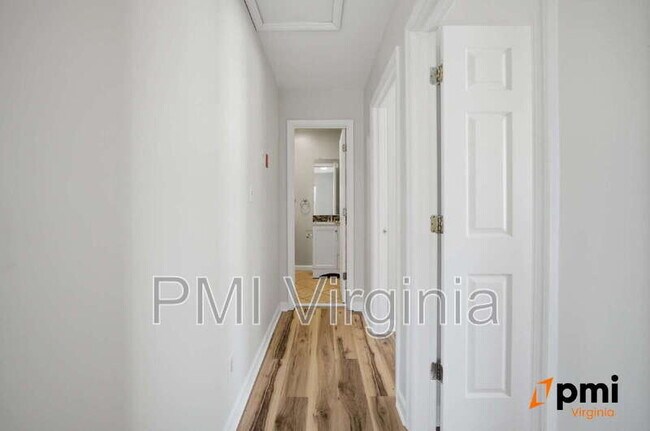 Building Photo - 831 Marshall Ave