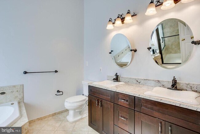 Building Photo - 25242 Dunvegan Square