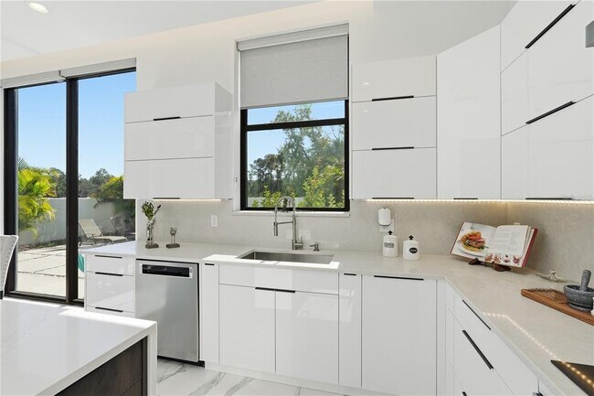 Building Photo - 7608 Antilla St