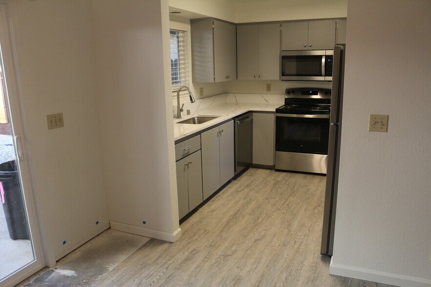 Kitchen - 2210 Ceanothus Ave