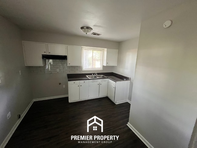 Building Photo - 4637 Newton Dr