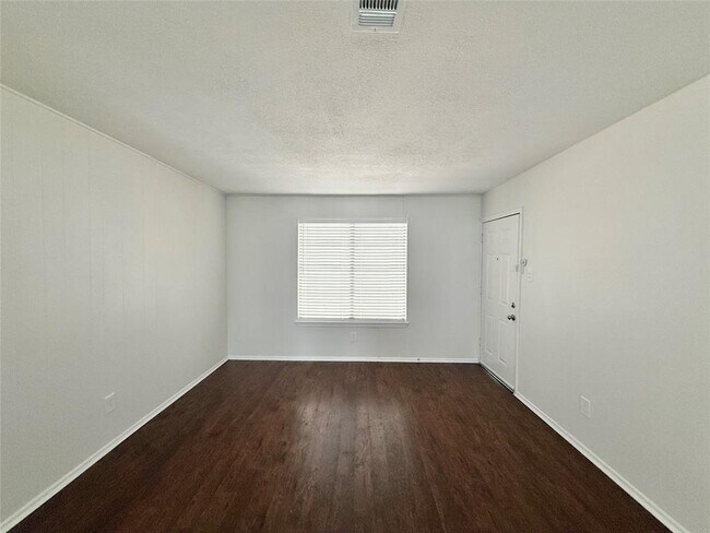 Building Photo - 3633 N MacGregor Way