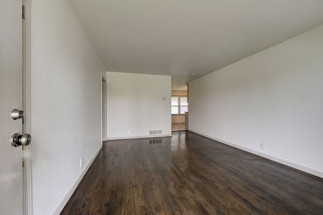 Building Photo - Charming 3-Bedroom Home Near the Capitol –...