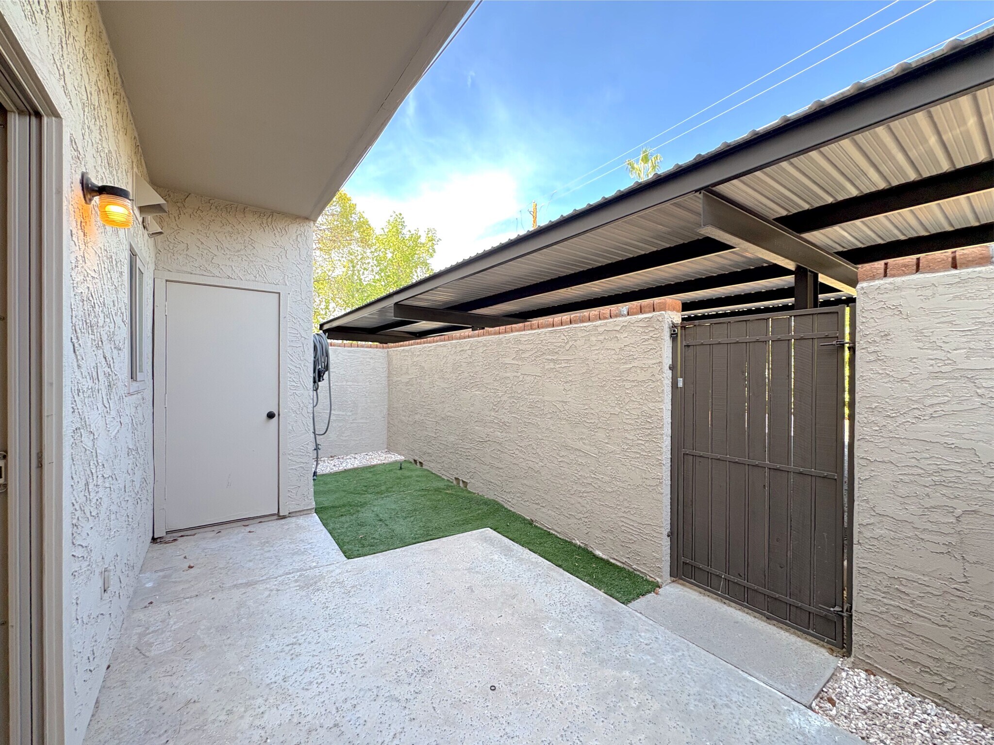 Building Photo - 7290 E Rancho Vista Dr