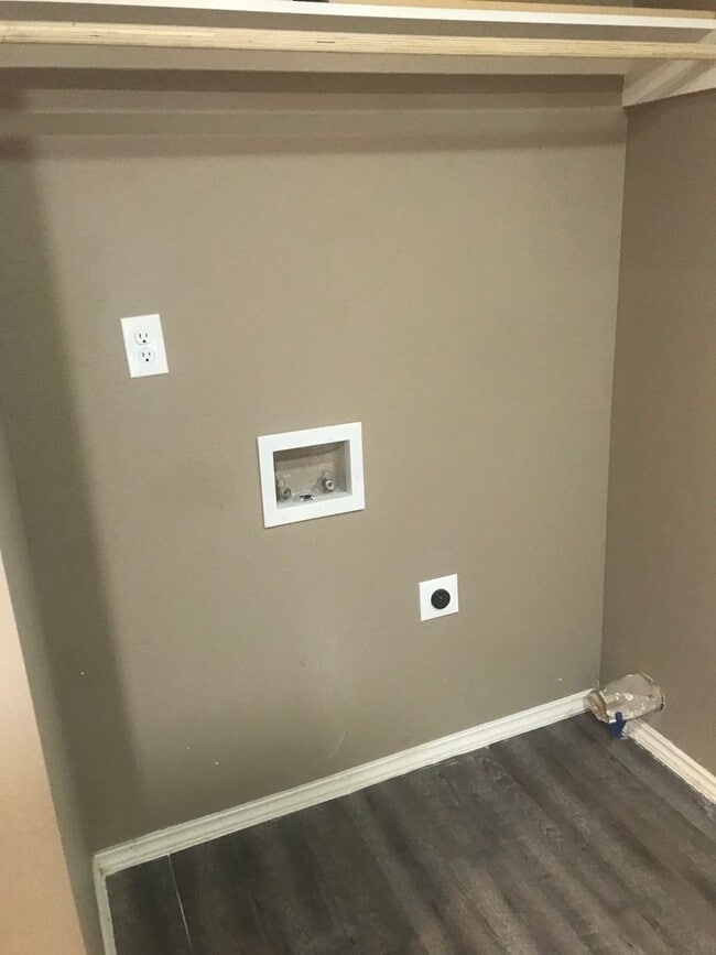 Building Photo - 526 46th St