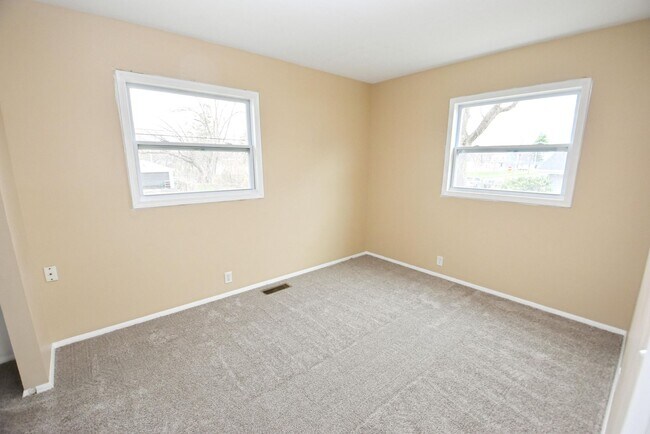 Building Photo - Remodeled 4 bedroom 2 bath home near Near Notre Dame