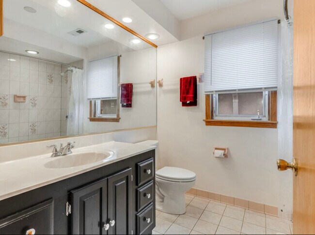 Building Photo - 5841 W 55th St