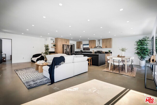 Building Photo - 6236 Sale Ave