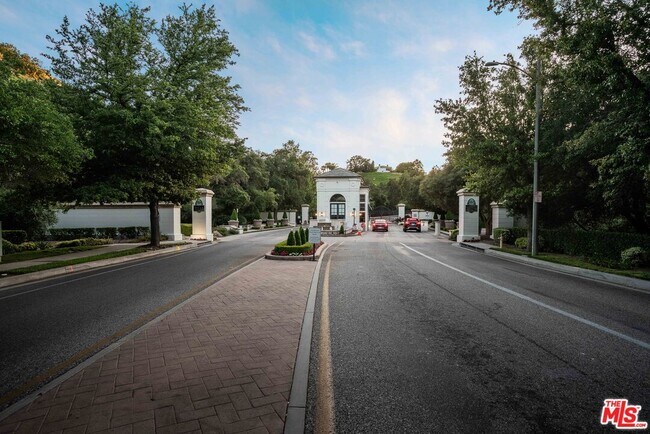 Building Photo - 3880 Prado del Trigo