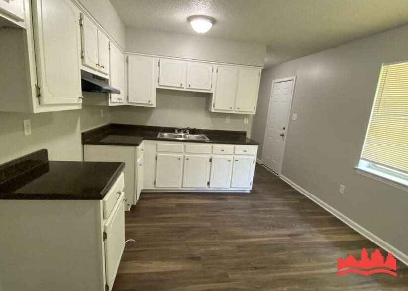 Building Photo - 5870 Jackson Dr