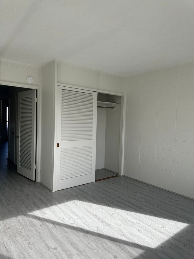 Building Photo - Renovated, 1 Bedroom / 1 Bath convenient location! Available NOW (Rent includes Electricity)