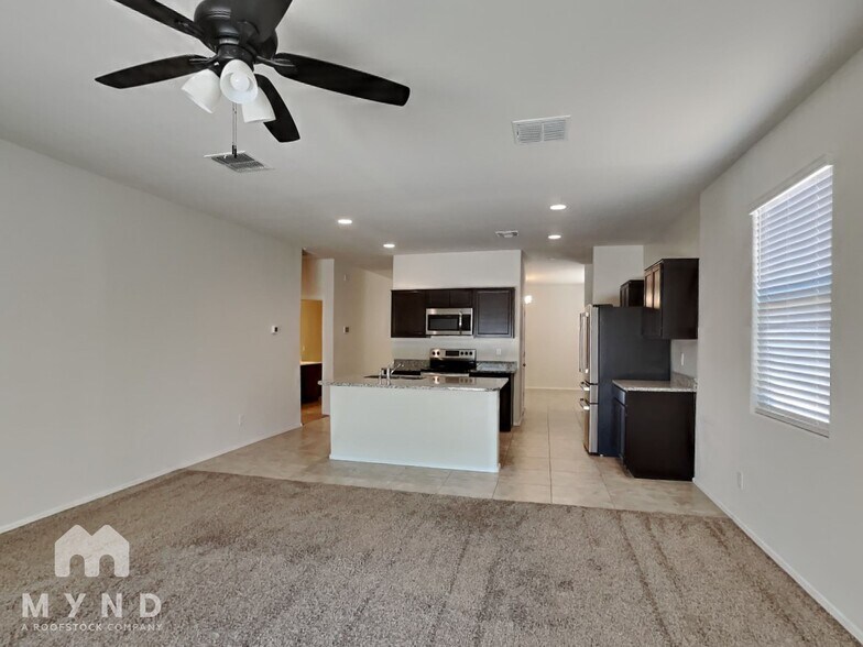 Building Photo - 10515 E Lupine Ln