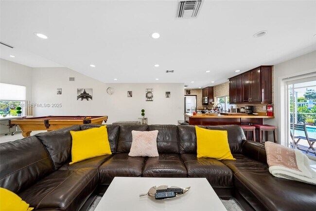 Building Photo - 31 SE 12th St