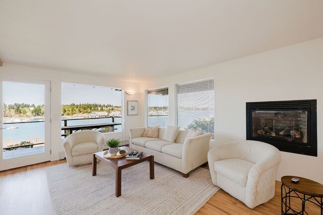 Building Photo - Bainbridge Island Waterfront Home with Incredible Views