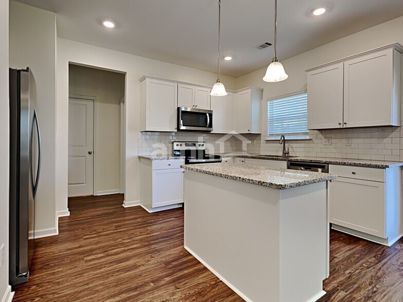 Building Photo - 145 Cheatham Hill Ln