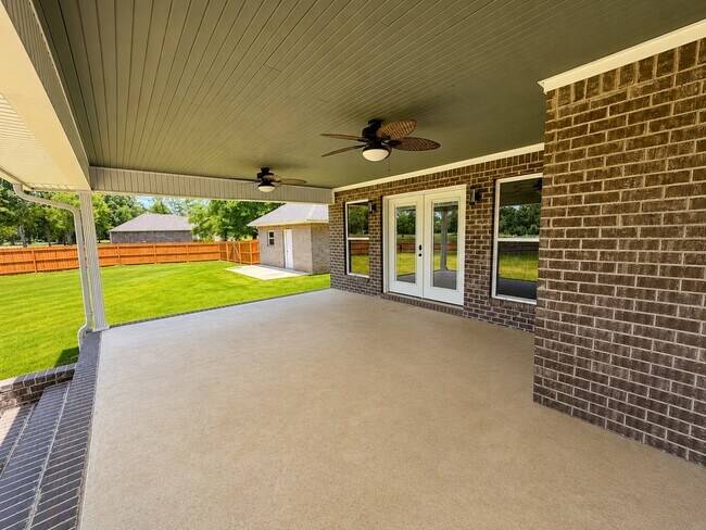 Building Photo - 40049 Back Nine Dr