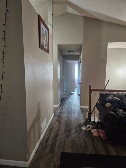 Building Photo - 10259 Englewood Dr