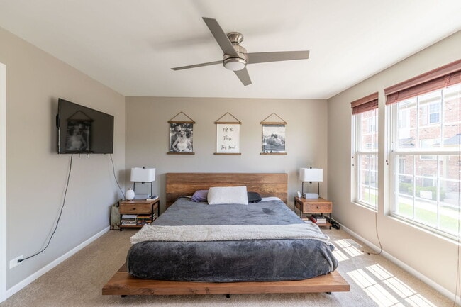 Building Photo - 472 Valentine Way