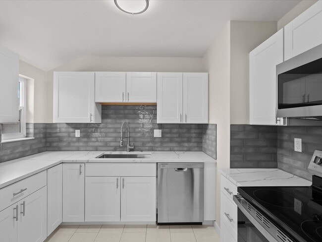 Building Photo - Remodeled Midtown Bungalow