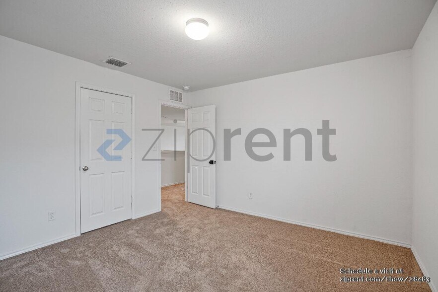 Building Photo - Unit