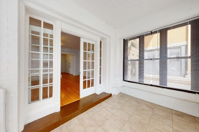 Floorplan - 5218-5220 S. Kimbark Avenue