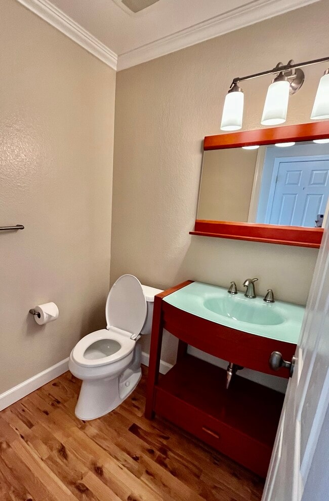 Building Photo - 185 Easy St