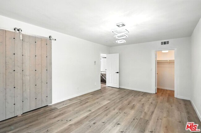 Building Photo - 5128 Llano Dr
