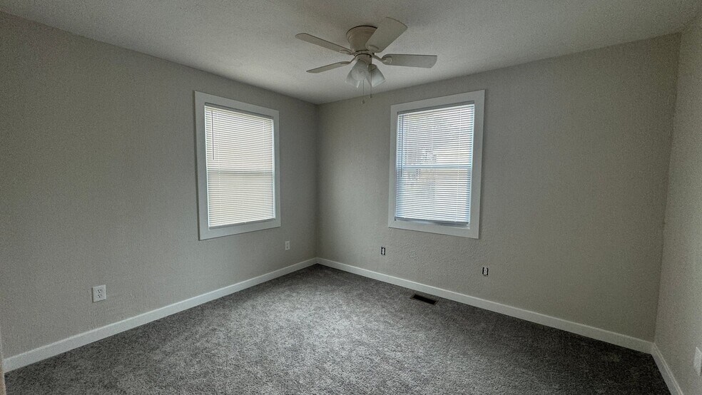 Building Photo - 305 Deal Dr