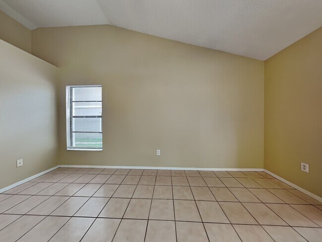 Building Photo - 15008 Redcliff Dr