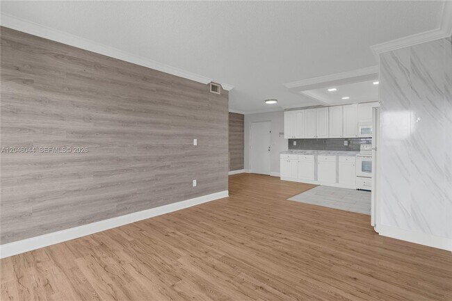 Building Photo - 1121 SW 122nd Ave