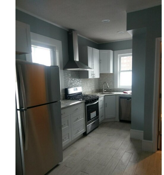 Building Photo - 1293 Cambridge St