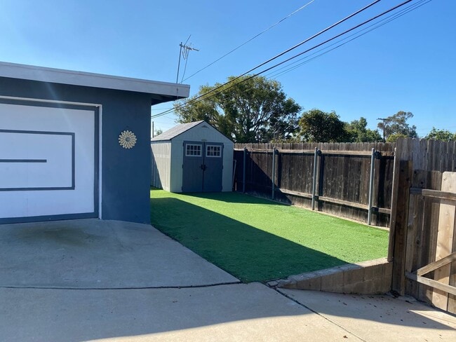 Building Photo - Charming 3 bed 2 bath home in Serra Mesa