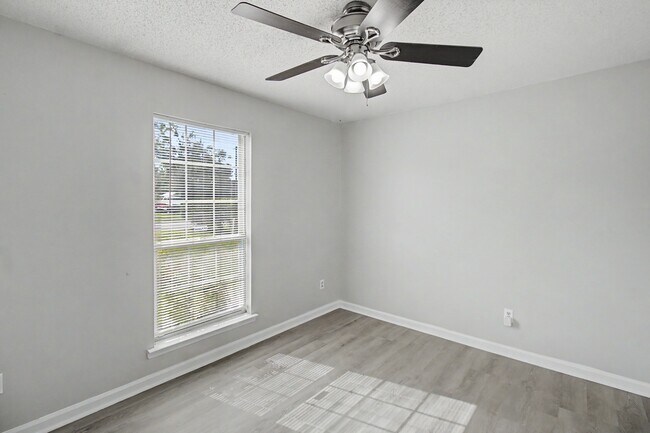 Building Photo - 1651 Latham Ct