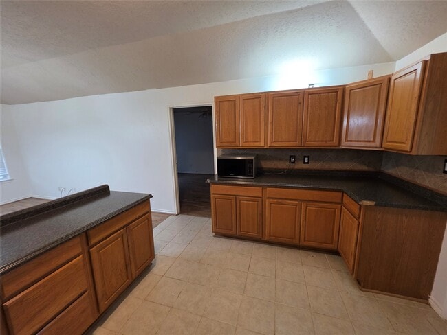 Building Photo - 10635 Royal Cavins Dr
