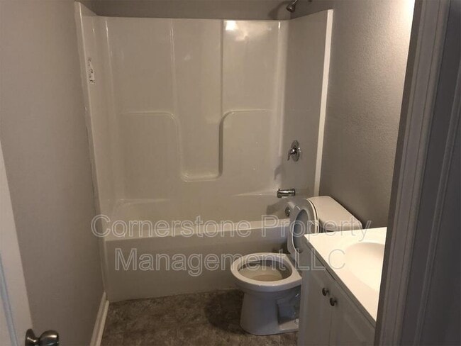 Building Photo - 8285 Center Dr