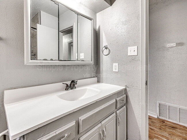 Building Photo - 601 N Wisconsin Ave