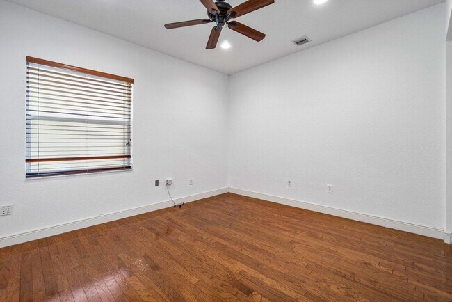 Building Photo - 9543 Barletta Winds Point