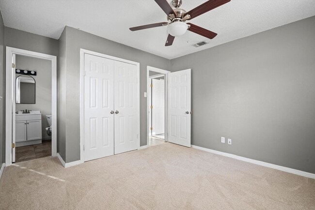 Building Photo - JUST LISTED!