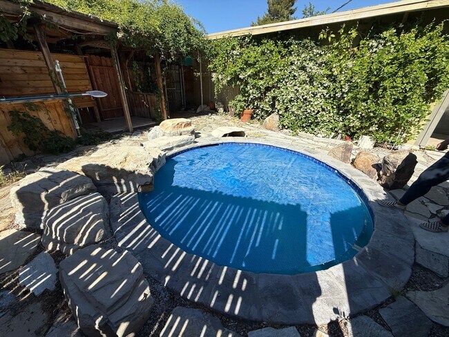 Building Photo - High Desert Retreat- 3 Bedrooms, 2 Bathroo...