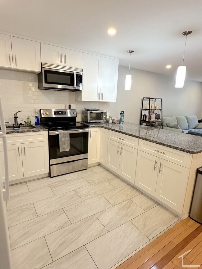 Building Photo - Awesome 1 bed 1 bath in Brighton....