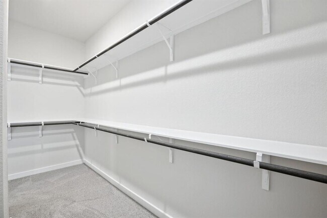 Building Photo - 2332 Delano Dr