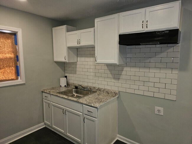 Building Photo - 2666 Supreme Ave