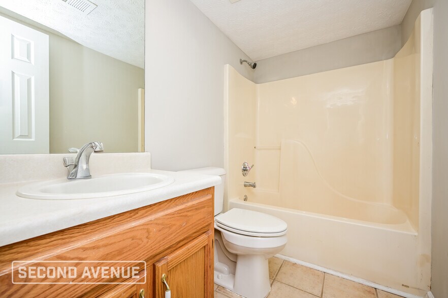 Building Photo - 75 Lark Rd