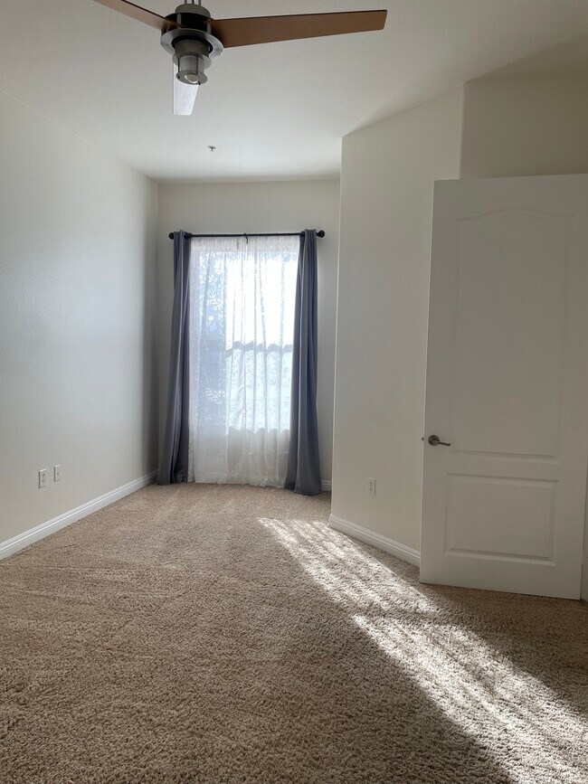 Master Bedroom - 62 E Serene Ave