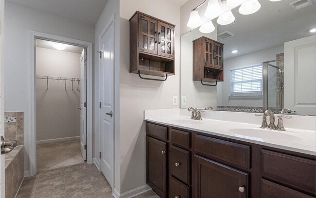 Building Photo - 1113 Long Farm Cir