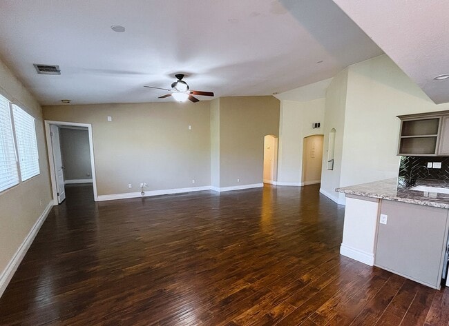 Building Photo - Charming Northwest Bakersfield Home on Cul...