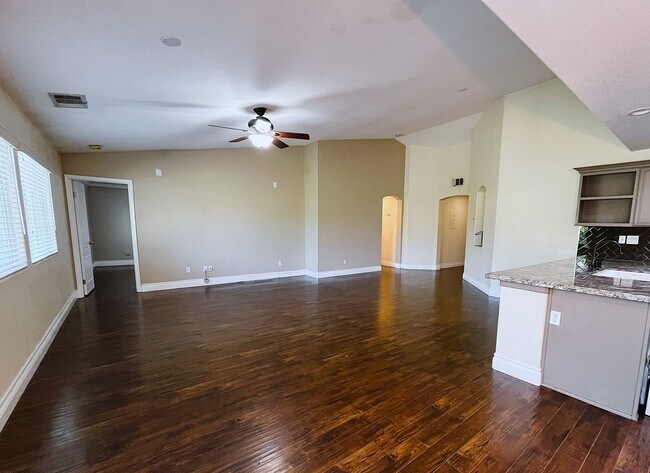 Building Photo - Charming Northwest Bakersfield Home on Cul-De-Sac w/ Solar