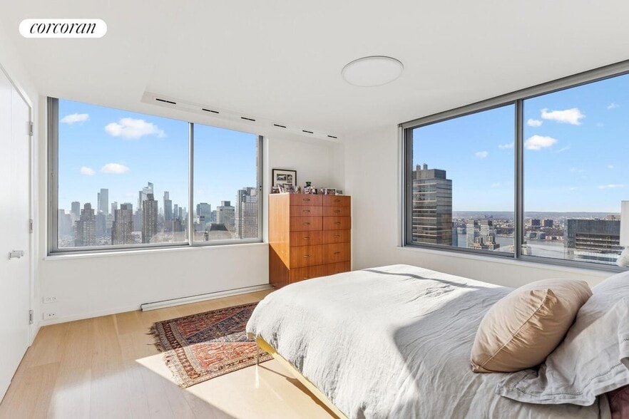 Building Photo - 101 W 67th St