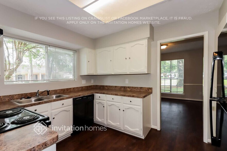 Building Photo - 25535 Thistlewaite Ln