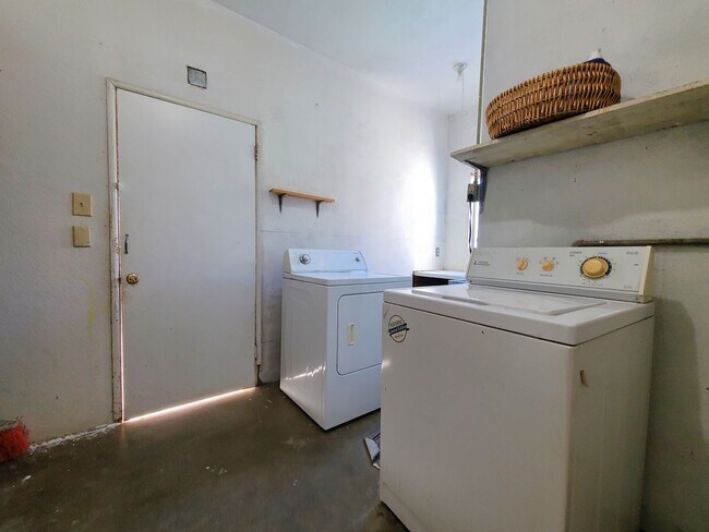 Building Photo - 25130 Starr St